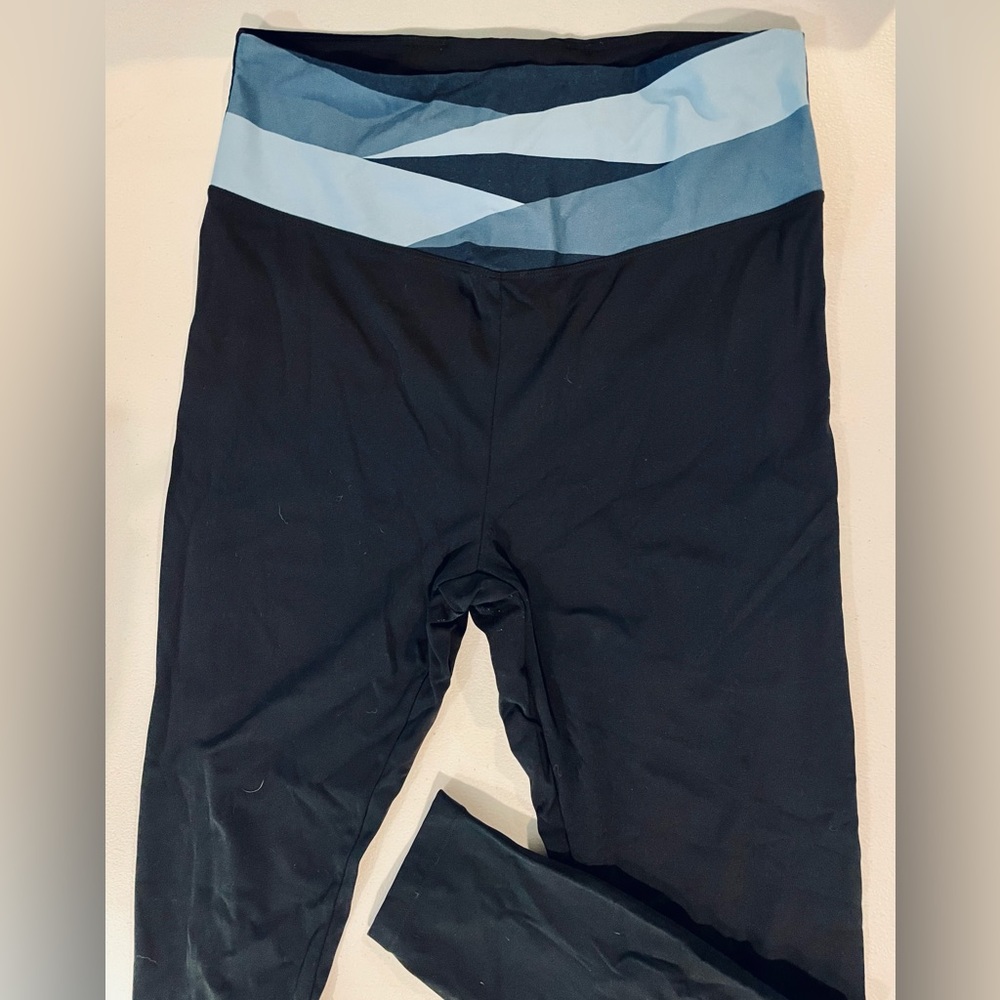 GUC ZYIA Shades of Blue Luxe 7/8 length women’s leggings size 8-10